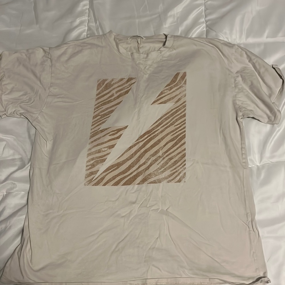 T-Shirt w Lightning Bolt (Brand: Tres Bien from Gliks)